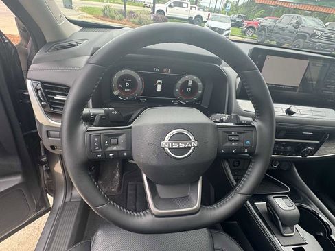 Used 2026 Nissan Rogue Platinum w/ Platinum Premium Package AWD/4WD image 16