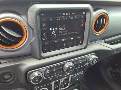 Used 2022 Jeep Gladiator Mojave w/ Cold Weather Group AWD/4WD image 32