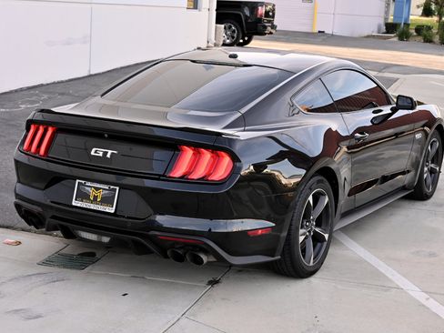Used 2019 Ford Mustang GT RWD image 5