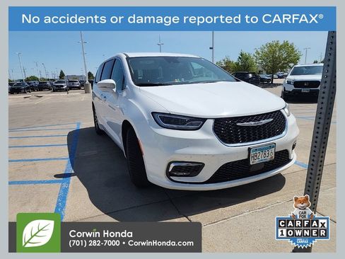 Used 2022 Chrysler Pacifica Touring-L FWD image 1