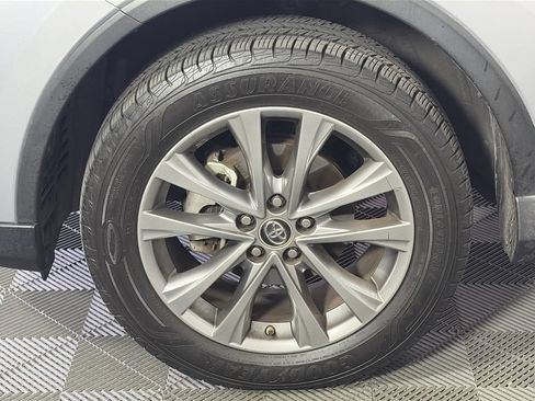 Used 2017 Toyota RAV4 Limited FWD image 10