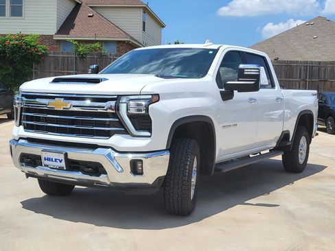 Used 2024 Chevrolet Silverado 2500 LTZ AWD/4WD image 2