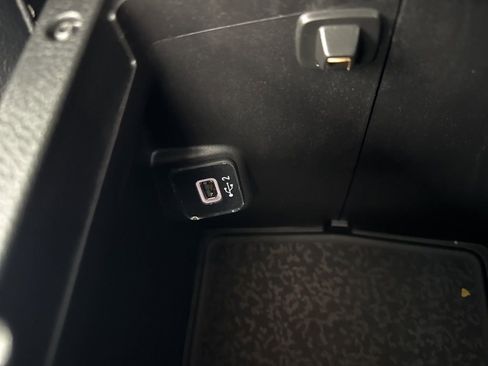 Used 2025 Jeep Wrangler Unlimited Rubicon AWD/4WD image 31