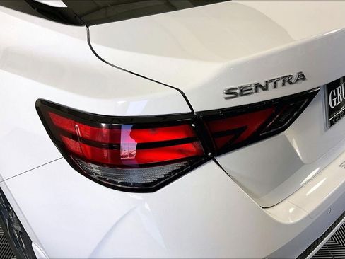 Used 2025 Nissan Sentra SV image 40