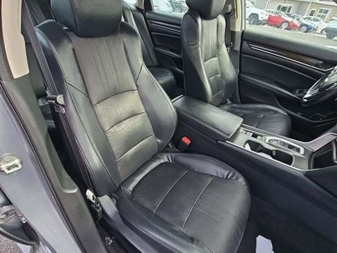 Used 2018 Honda Accord Touring image 6
