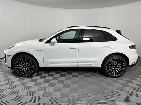 Certified 2025 Porsche Macan image 2