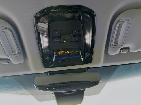 Used 2024 Toyota Venza XLE image 18