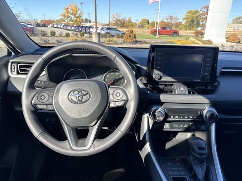Used 2022 Toyota RAV4 XLE w/ Convenience Package image 12