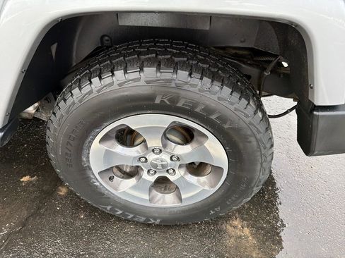 Used 2017 Jeep Wrangler Unlimited Sahara image 23