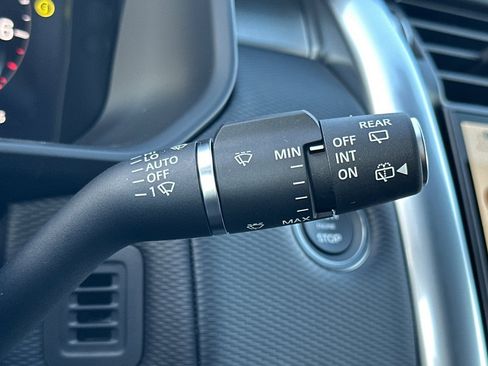 New 2025 Land Rover Discovery Dynamic SE image 23