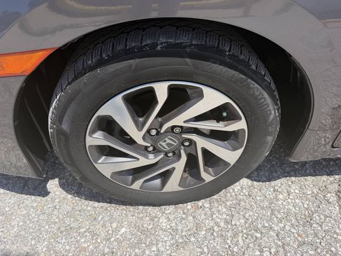 Used 2018 Honda Civic EX image 9