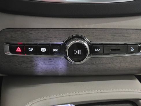Certified 2024 Volvo XC90 T8 Ultimate image 30