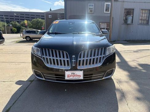 Used 2012 Lincoln MKT AWD image 2