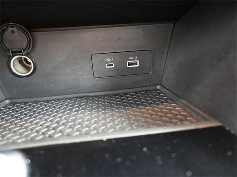 Used 2025 Nissan Pathfinder SV image 4