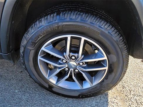 Used 2017 Jeep Grand Cherokee Limited w/ Luxury Group II image 9