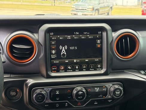 Used 2022 Jeep Gladiator Mojave w/ Trailer Tow Package AWD/4WD image 19
