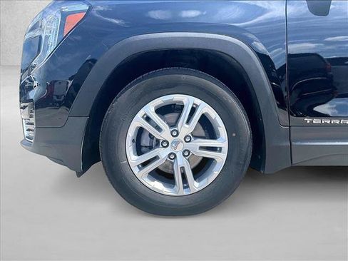 Used 2023 GMC Terrain SLE w/ Driver Convenience Package FWD image 10