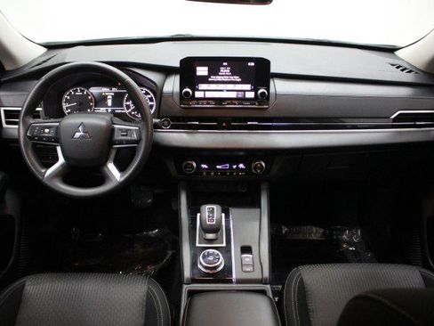 Used 2022 Mitsubishi Outlander ES image 25