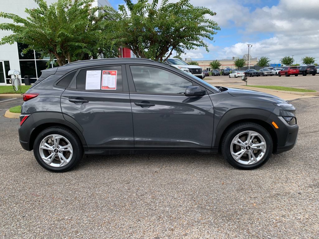 Used 2023 Hyundai Kona SEL w/ Cargo Package FWD image 2