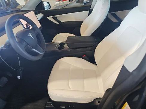 Used 2021 Tesla Model Y Long Range image 5