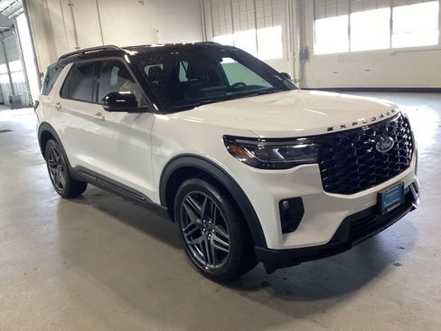 Certified 2025 Ford Explorer ST image 8