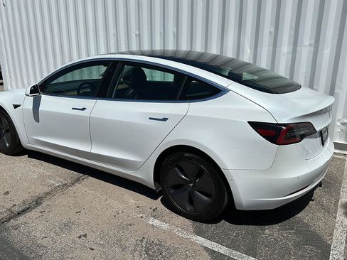 Used 2020 Tesla Model 3 Standard Range RWD image 4