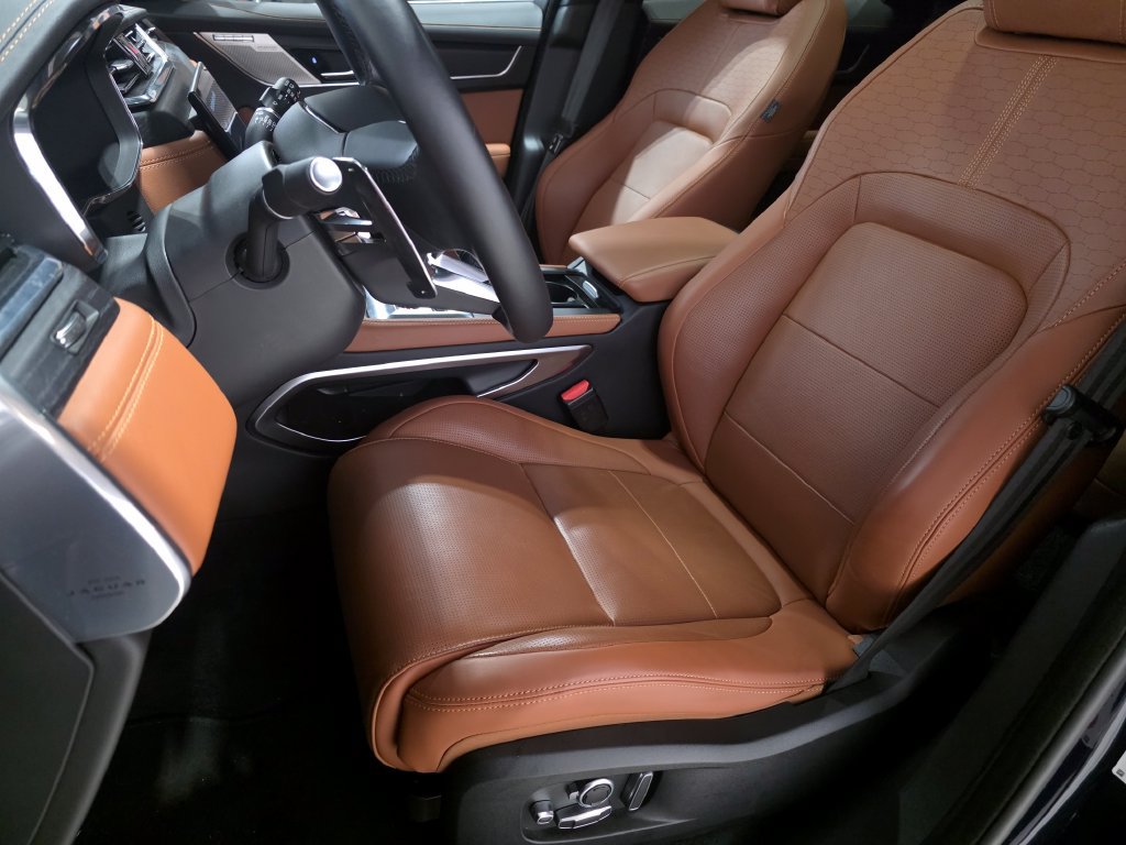 Certified 2025 Jaguar F-PACE R-Dynamic S AWD/4WD image 18