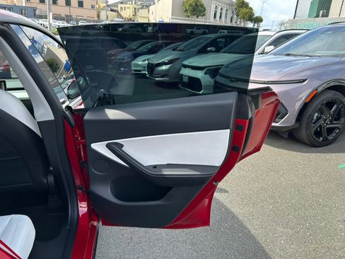 Used 2022 Tesla Model Y Performance image 41