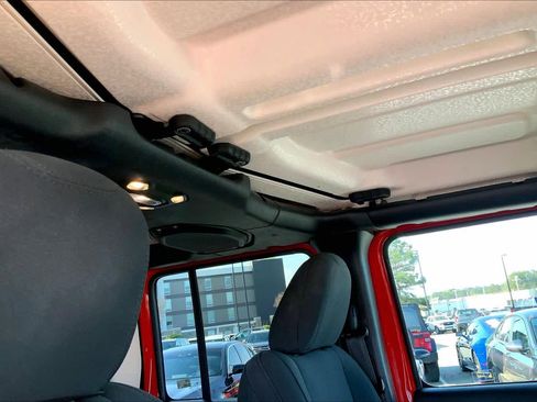 Used 2020 Jeep Gladiator Sport w/ Quick Order Package 24S image 13