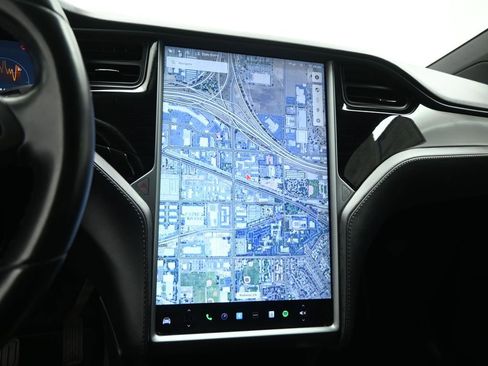 Used 2018 Tesla Model X 75D image 13