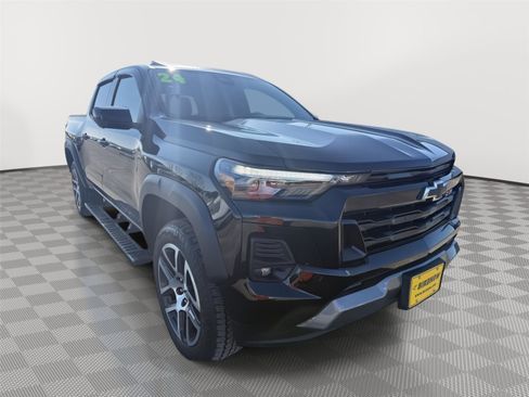 Used 2024 Chevrolet Colorado Z71 w/ Z71 Convenience Package 2 AWD/4WD image 2