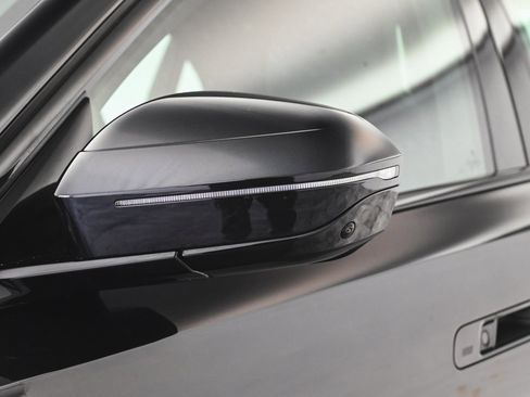 Used 2023 BMW i7 xDrive60 w/ Executive Package 2 image 49