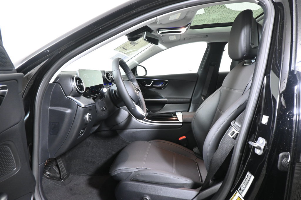 Used 2026 Mercedes-Benz C 300 4MATIC Sedan image 3