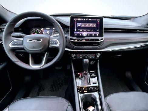 Used 2024 Jeep Compass Trailhawk image 10