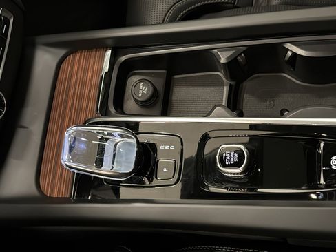 Used 2023 Volvo XC60 T8 Ultimate w/ Climate Package image 19