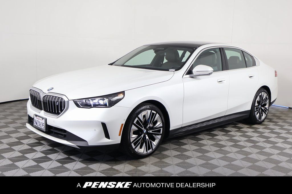 Used 2025 BMW i5 eDrive40i w/ Executive Package RWD image 1