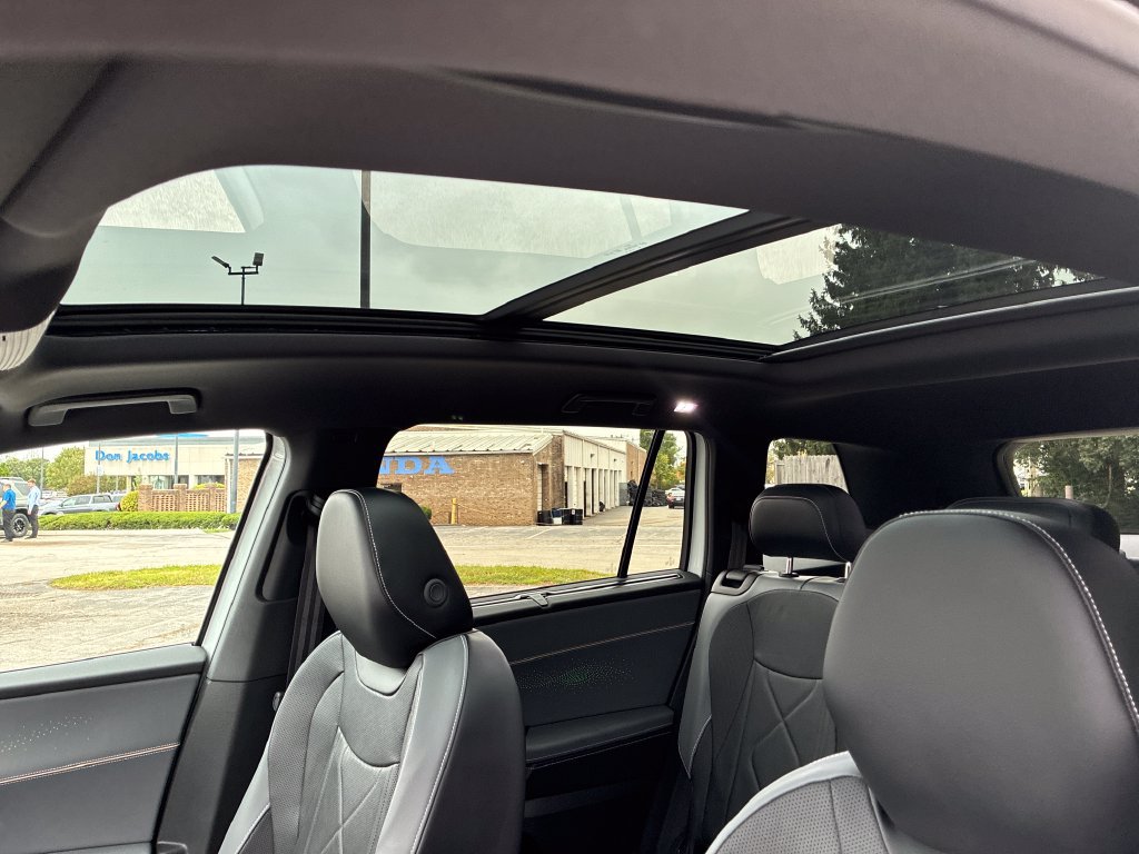 New 2027 Volkswagen Atlas SEL R-Line AWD/4WD image 17