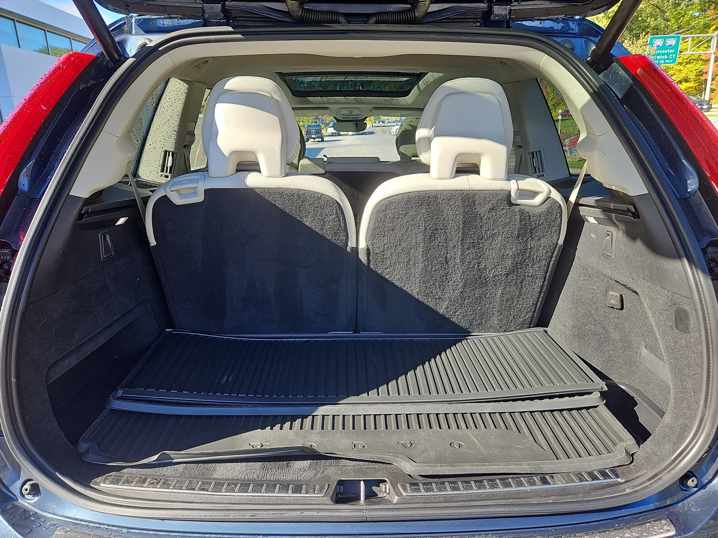 Used 2024 Volvo XC90 T8 Plus w/ Protection Package Premier AWD/4WD image 35