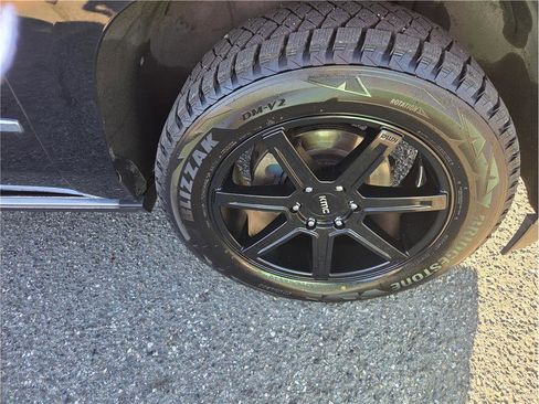 Used 2017 GMC Yukon Denali image 10