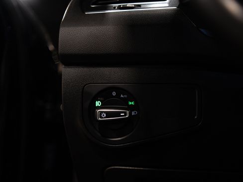 Used 2021 Volkswagen Tiguan SE R-Line image 42