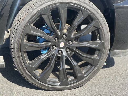 Used 2010 Cadillac Escalade Premium image 32