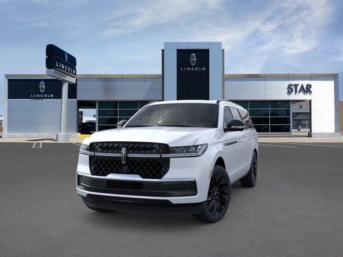 New 2026 Lincoln Navigator L Reserve w/ Jet Appearance Package AWD/4WD image 2