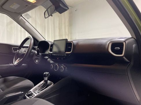 Used 2023 Hyundai Venue SEL image 14