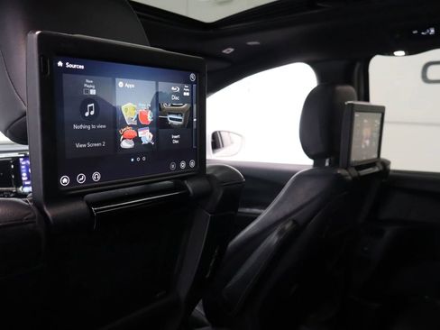 Used 2018 Chrysler Pacifica Touring-L Plus w/ Advanced Safetytec Group FWD image 19