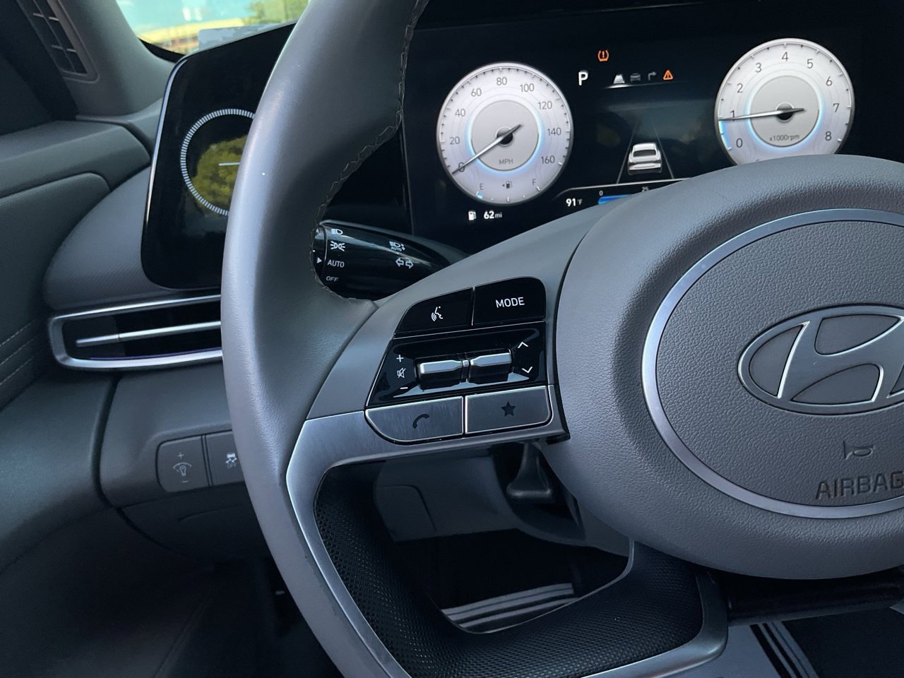 Used 2025 Hyundai Elantra SEL FWD image 36