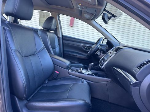 Used 2017 Nissan Altima 3.5 SL w/ 3.5SL Technology Package FWD image 19