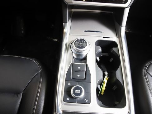 Used 2021 Ford Explorer XLT image 16