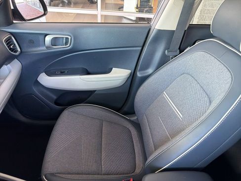 Certified 2024 Hyundai Venue Limited FWD image 31