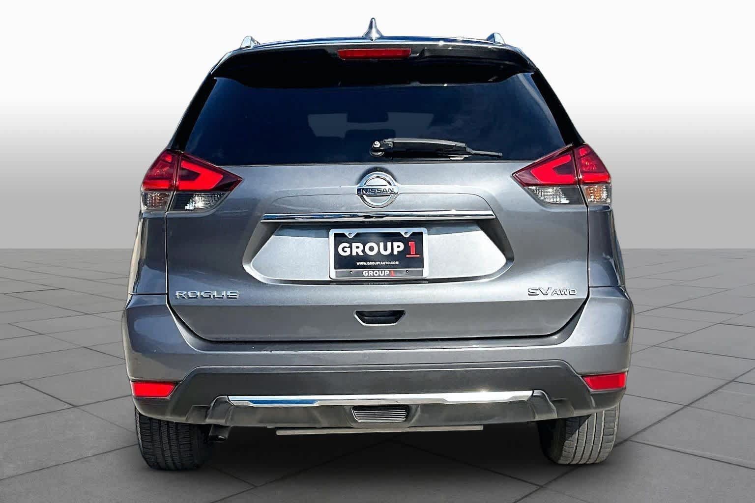 Used 2017 Nissan Rogue SV AWD/4WD image 5