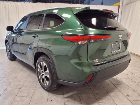 Used 2023 Toyota Highlander XLE image 7